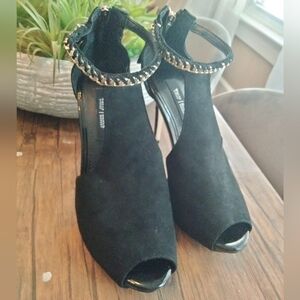 White House Black Market Adonia Black Peep Toe Heel W/ Gold Chain